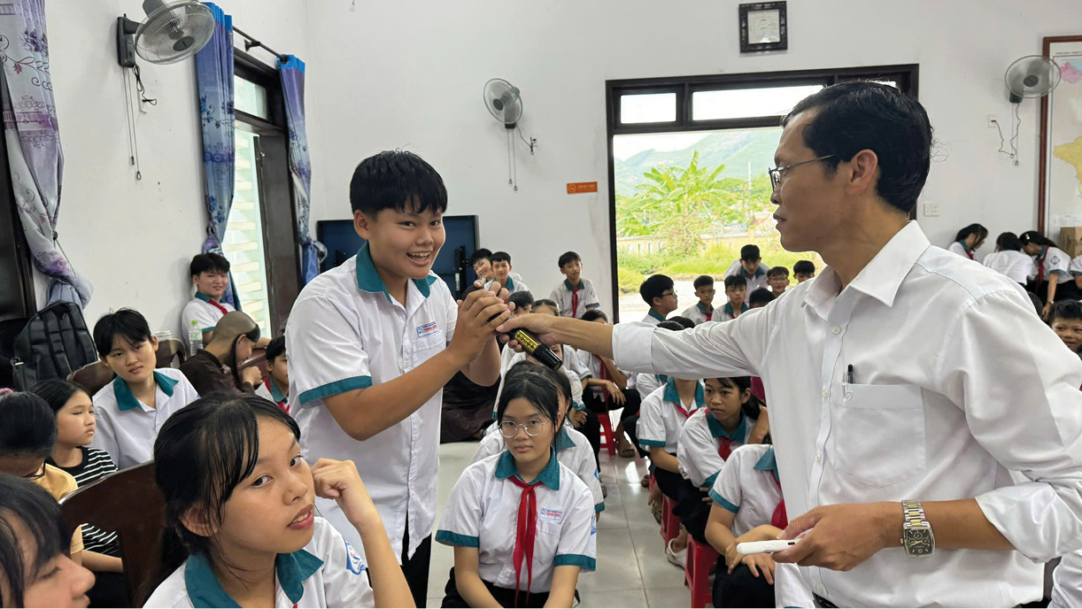Phục hồi điều kiện dạy và học sau mưa lũ