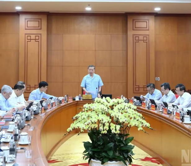 Tăng cường xây dựng, chỉnh đốn Đảng và hệ thống chính trị trong sạch, vững mạnh toàn diện, đáp ứng yêu cầu phát triển của đất nước trong thời kỳ mới