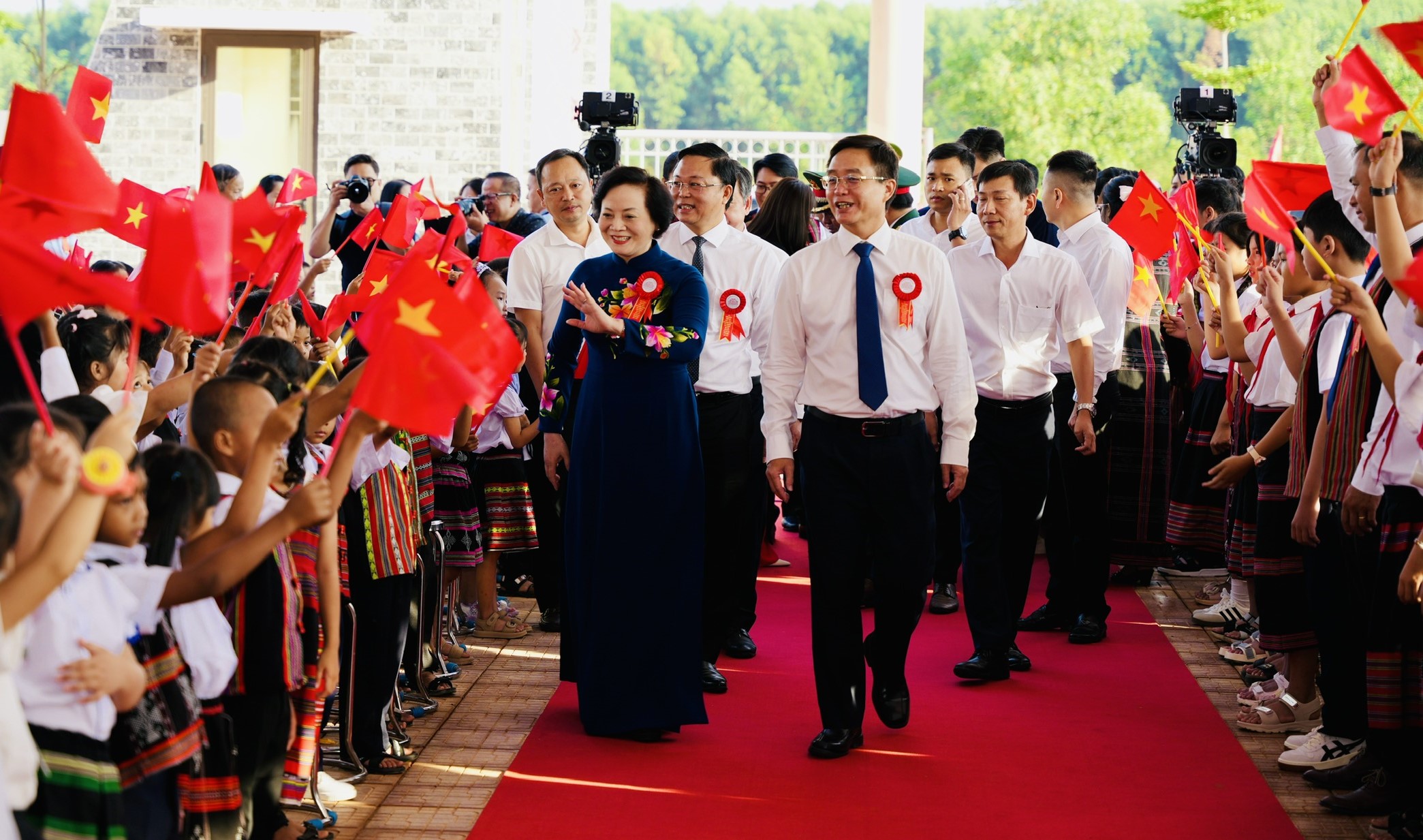 Phó Thủ tướng Chính phủ Phạm Thị Thanh Trà dự lễ khai giảng, khánh thành Trường Phổ thông nội trú A Lưới 3