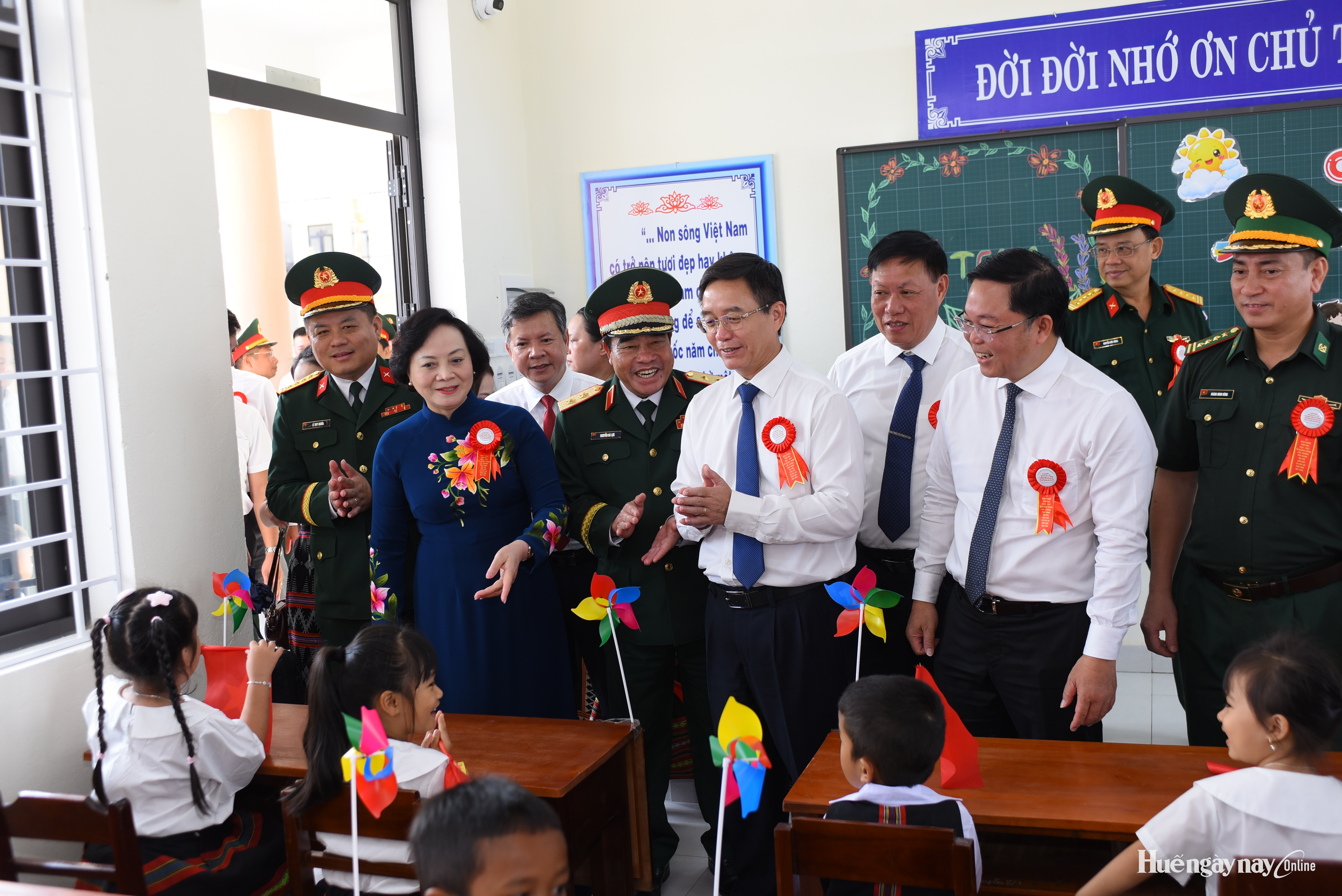 Phó Thủ tướng Chính phủ Phạm Thị Thanh Trà dự lễ khai giảng, khánh thành Trường Phổ thông nội trú A Lưới 3