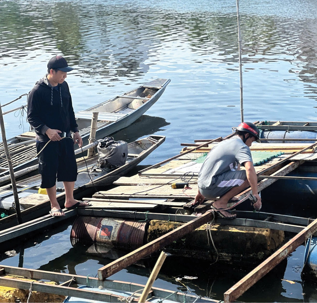 Tháo dỡ lồng bè, trả lại không gian xanh cho sông Như Ý