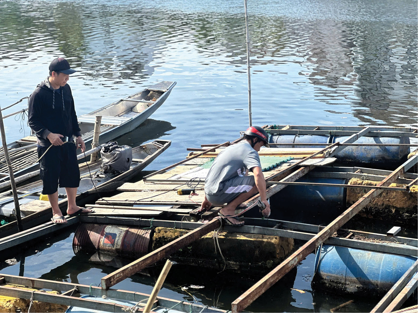 Tháo dỡ lồng bè, trả lại không gian xanh cho sông Như Ý