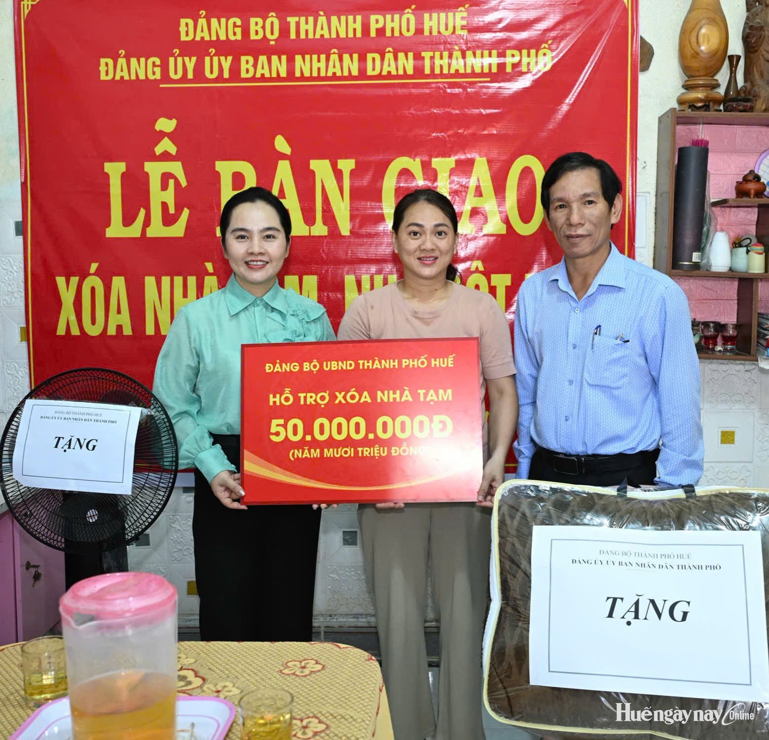 Bàn giao nhà hỗ trợ cán bộ, viên chức có hoàn cảnh đặc biệt khó khăn