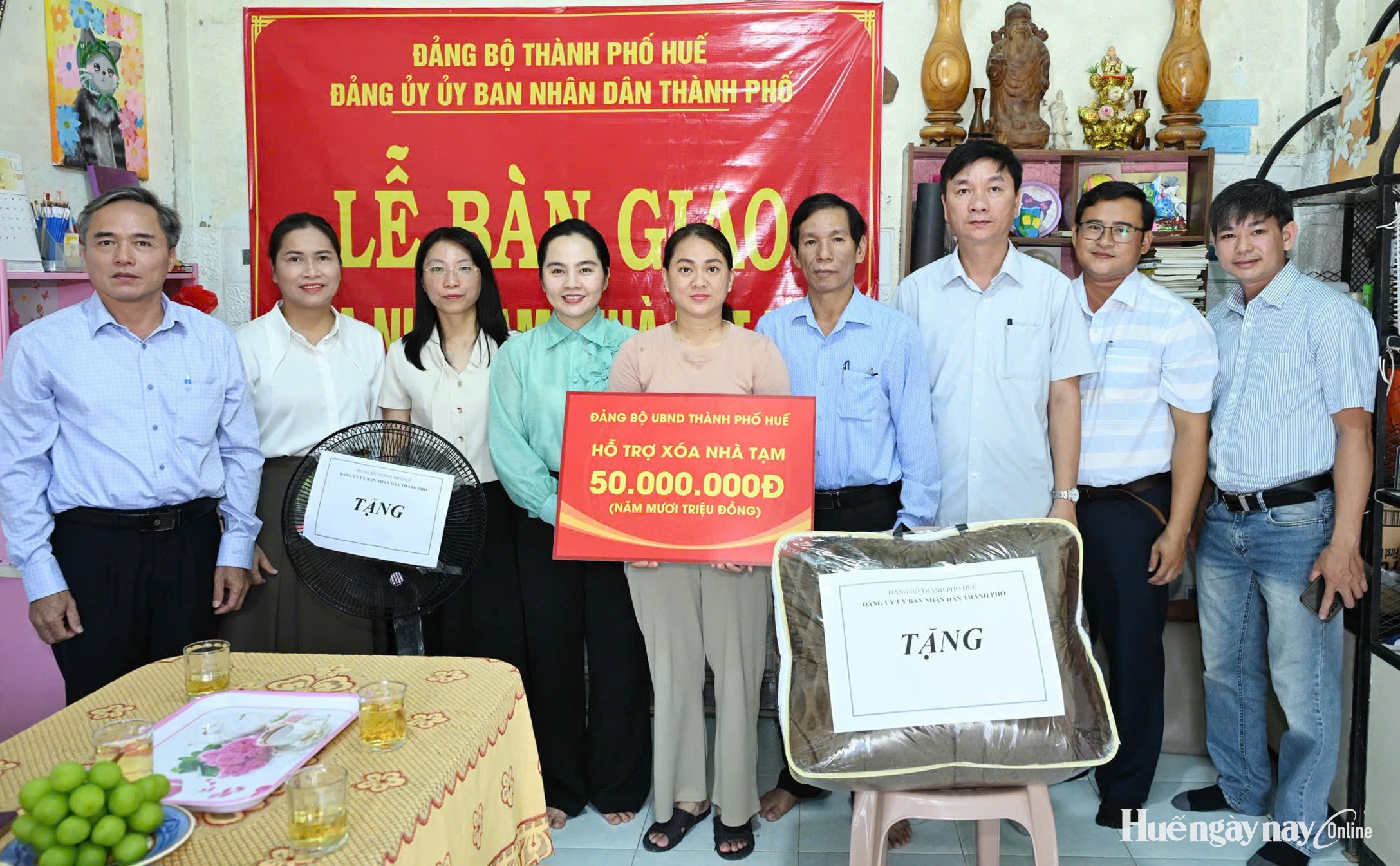 Bàn giao nhà hỗ trợ cán bộ, viên chức có hoàn cảnh đặc biệt khó khăn