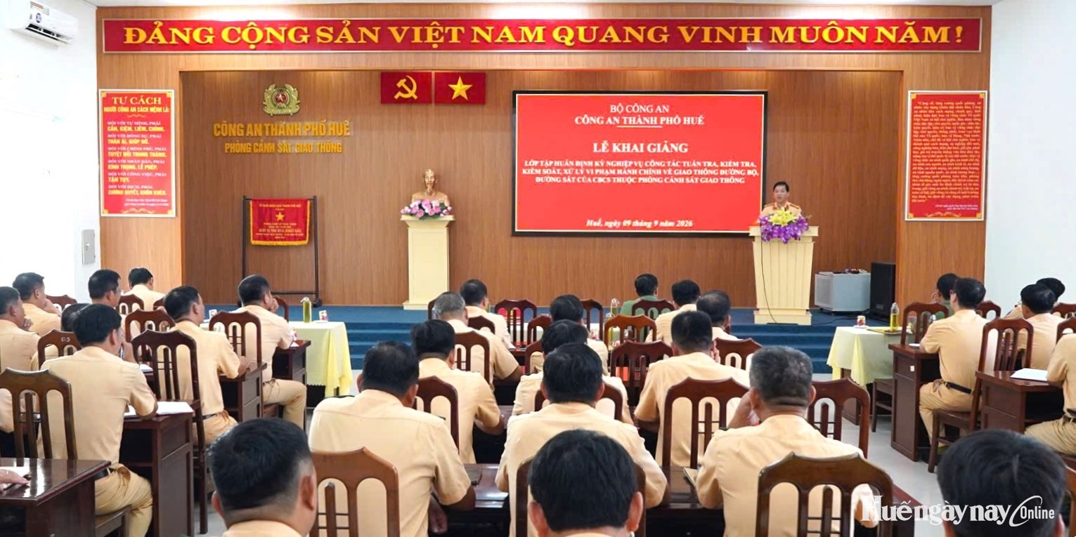 Bồi dưỡng nghiệp vụ, kỹ năng ứng dụng công nghệ cho cảnh sát giao thông