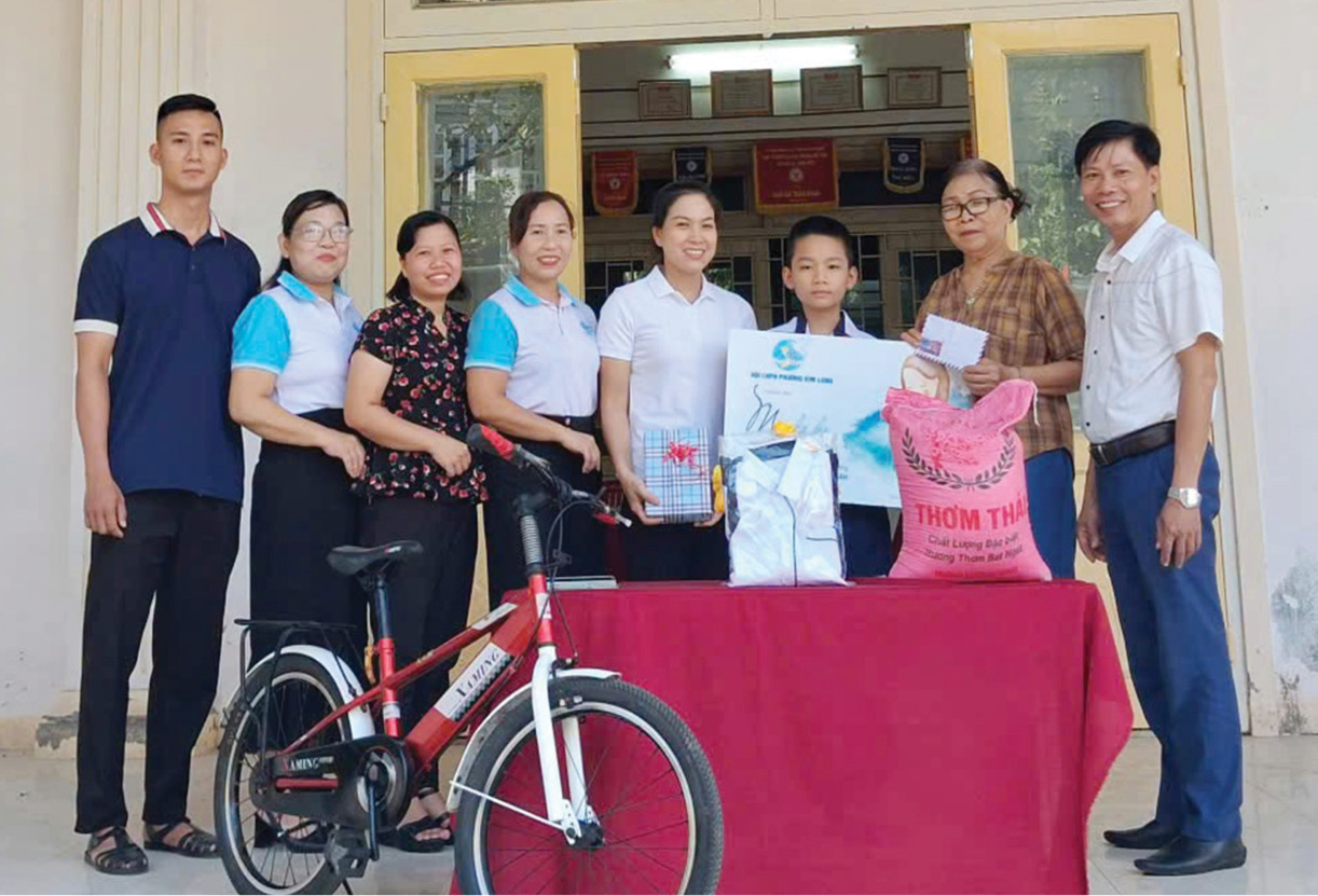 Tiếp sức cho học sinh khó khăn