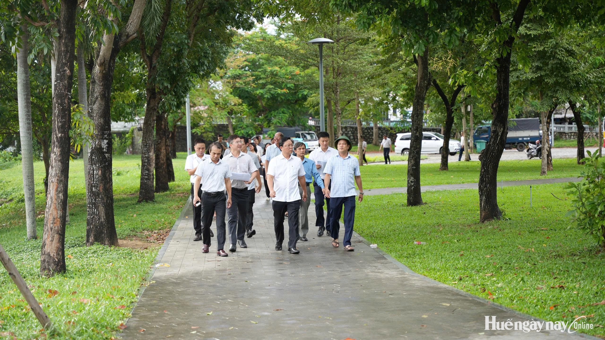 Mở thêm không gian thương mại, dịch vụ và du lịch
