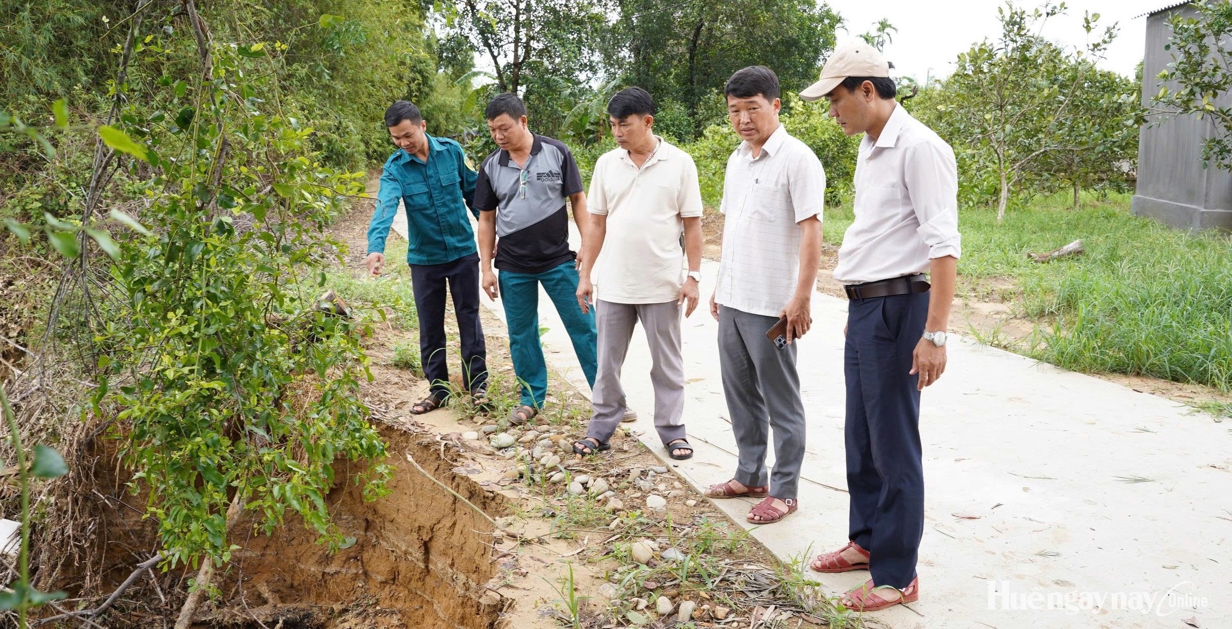 Xuất hiện 3 điểm sạt lở nguy hiểm tại bờ sông Ô Lâu