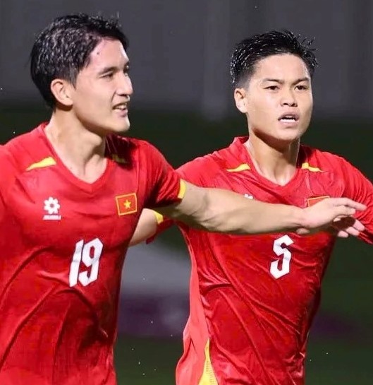 Phía trước là U23 Uzbekistan