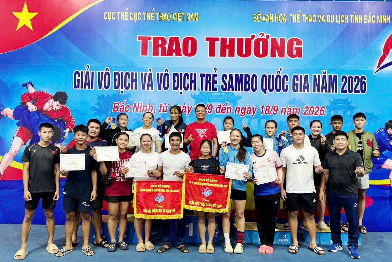 Huế nhất toàn đoàn Giải vô địch  vô địch trẻ Sambo Quốc gia