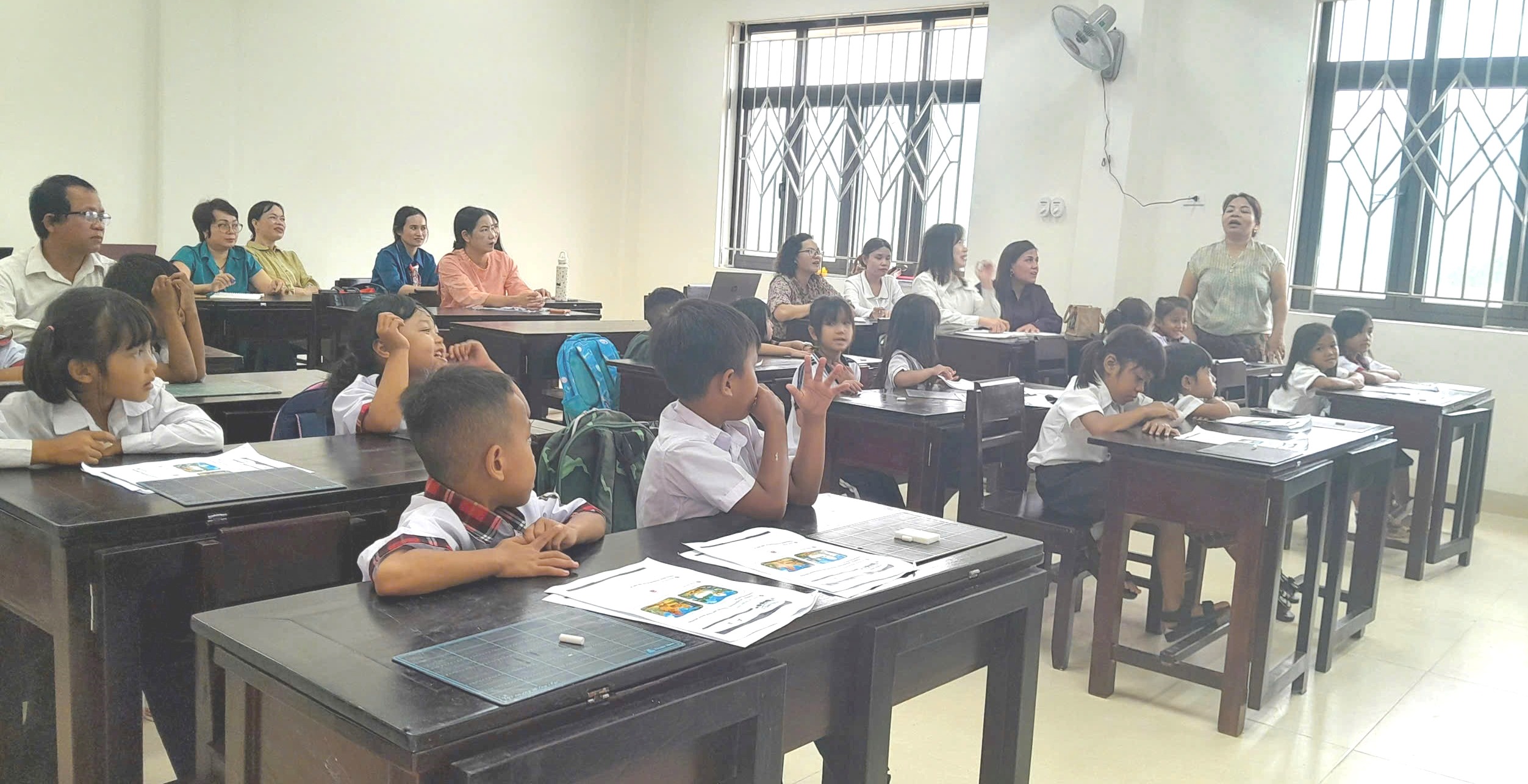 Thực nghiệm dạy học chương trình tiếng Cơ Tu cấp tiểu học