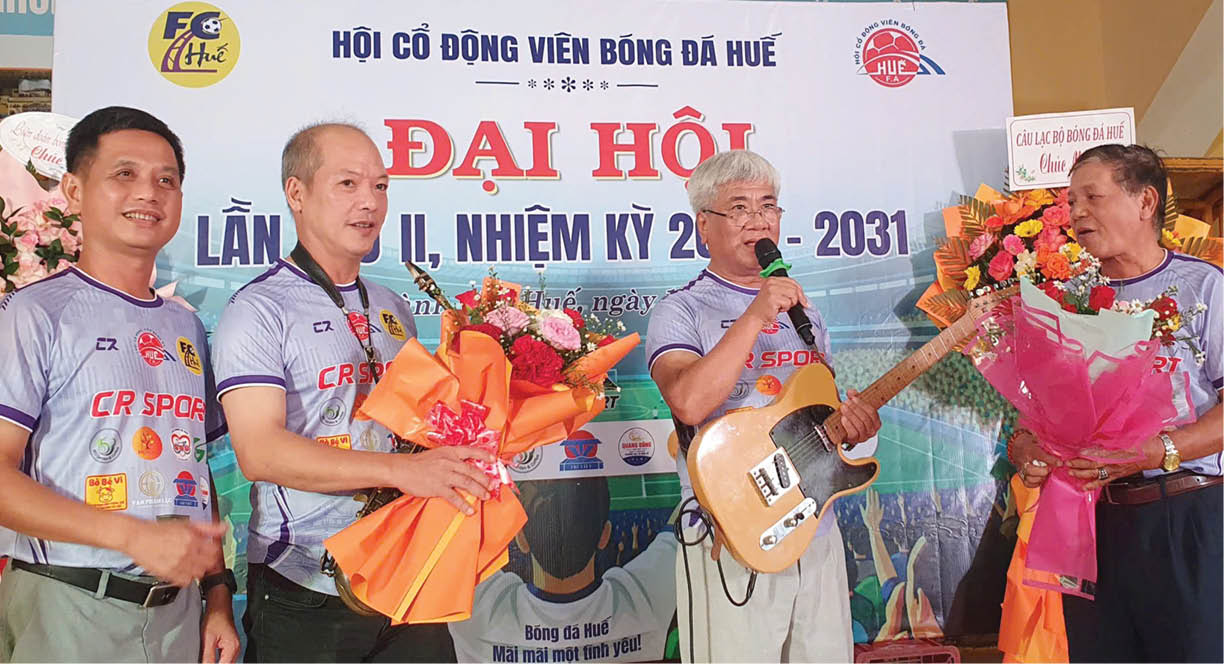 “Cầu thủ thứ 12” hành trình “giữ lửa”
