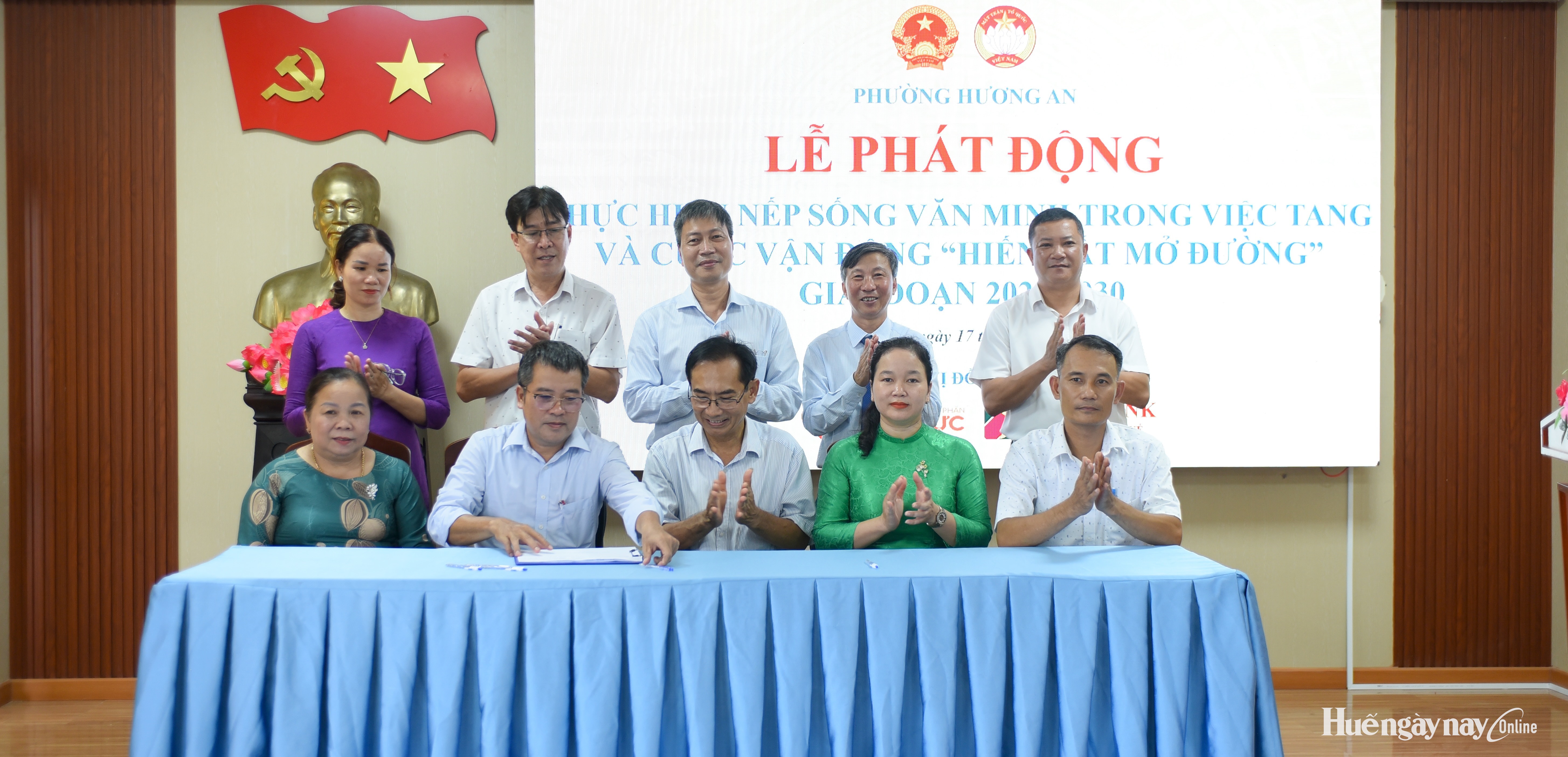 Hương An phát động thực hiện nếp sống văn minh trong việc tang và hiến đất mở đường