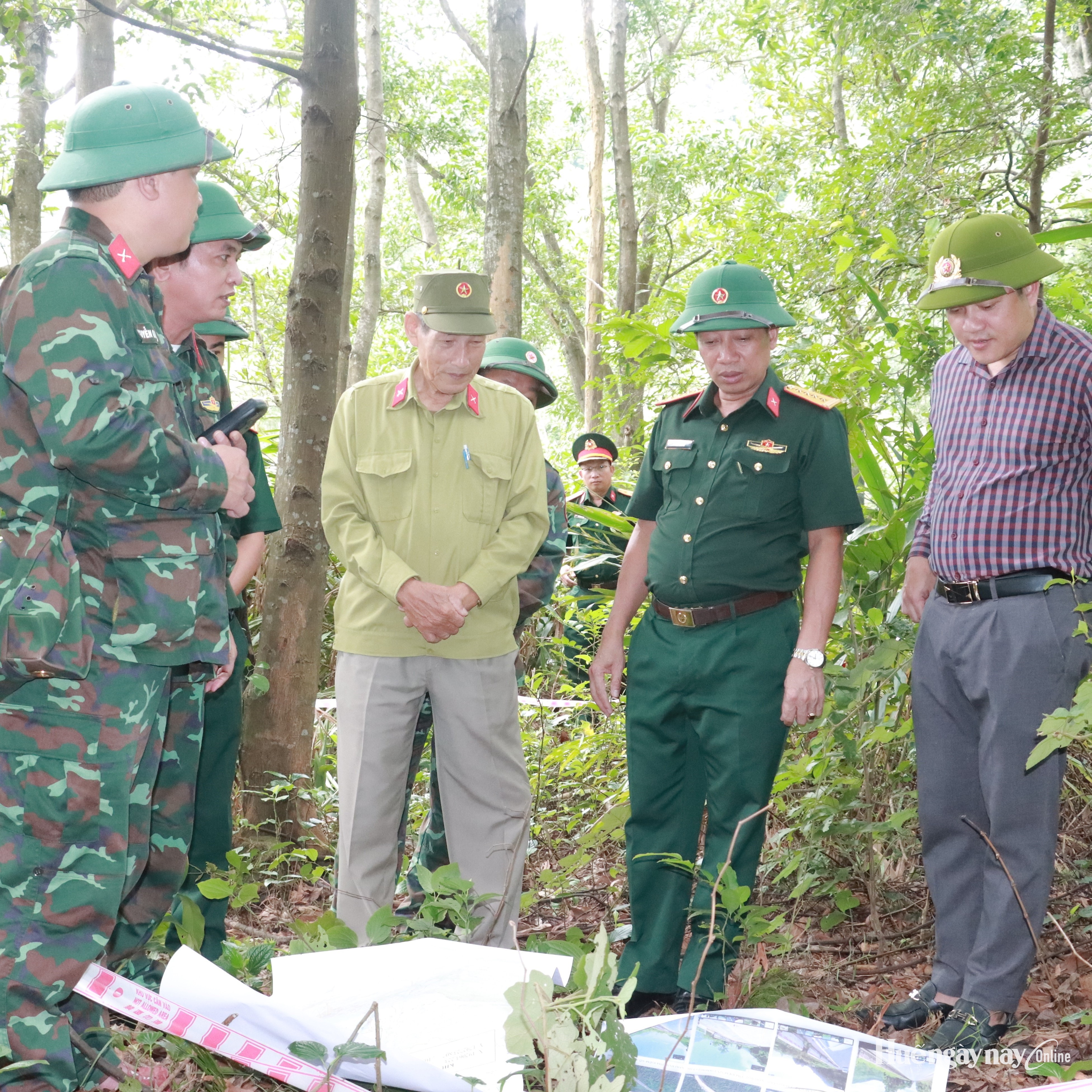 Khảo sát, xác minh thông tin mộ liệt sĩ tại bắc đèo Hải Vân