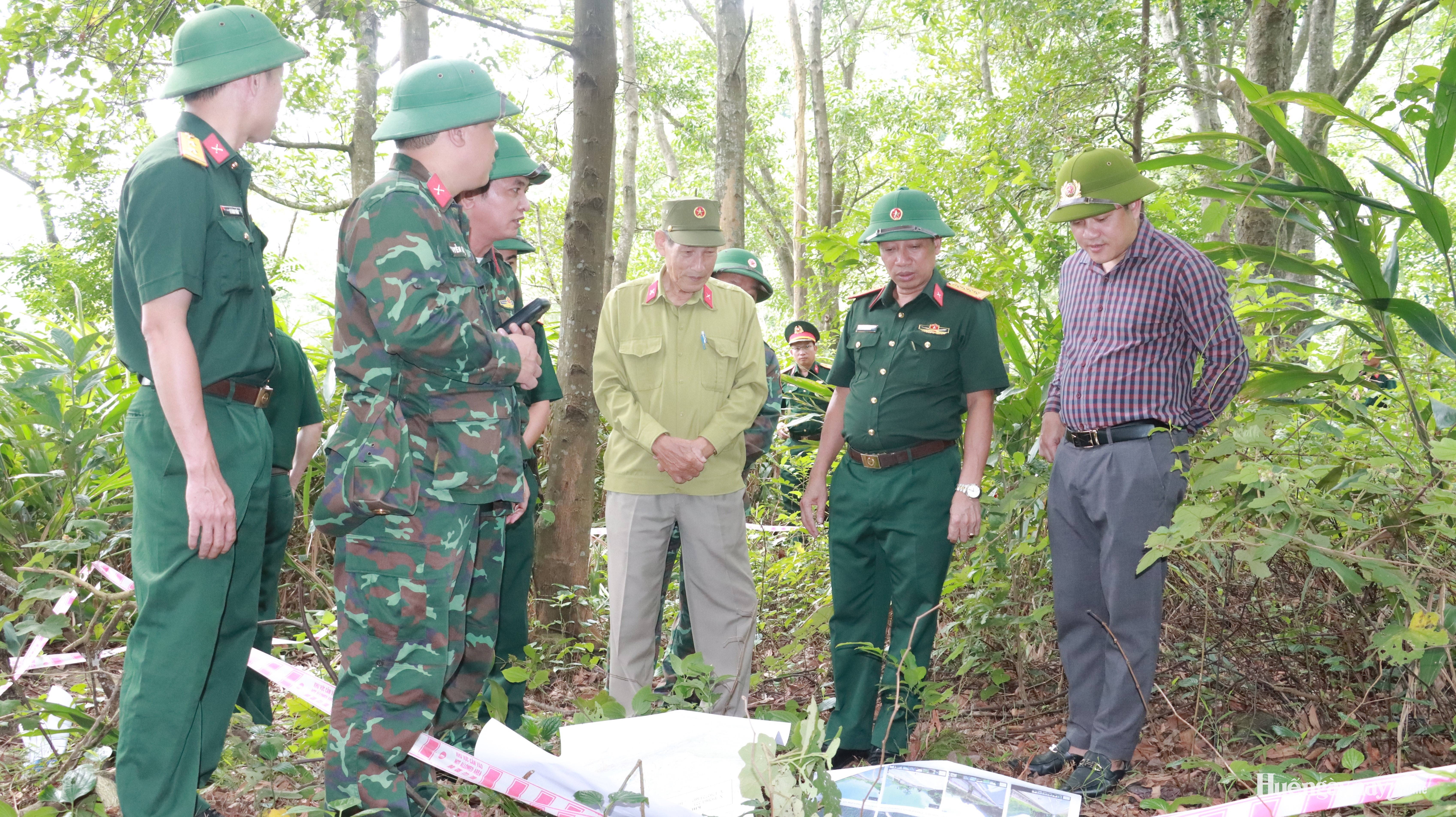 Khảo sát, xác minh thông tin mộ liệt sĩ tại bắc đèo Hải Vân