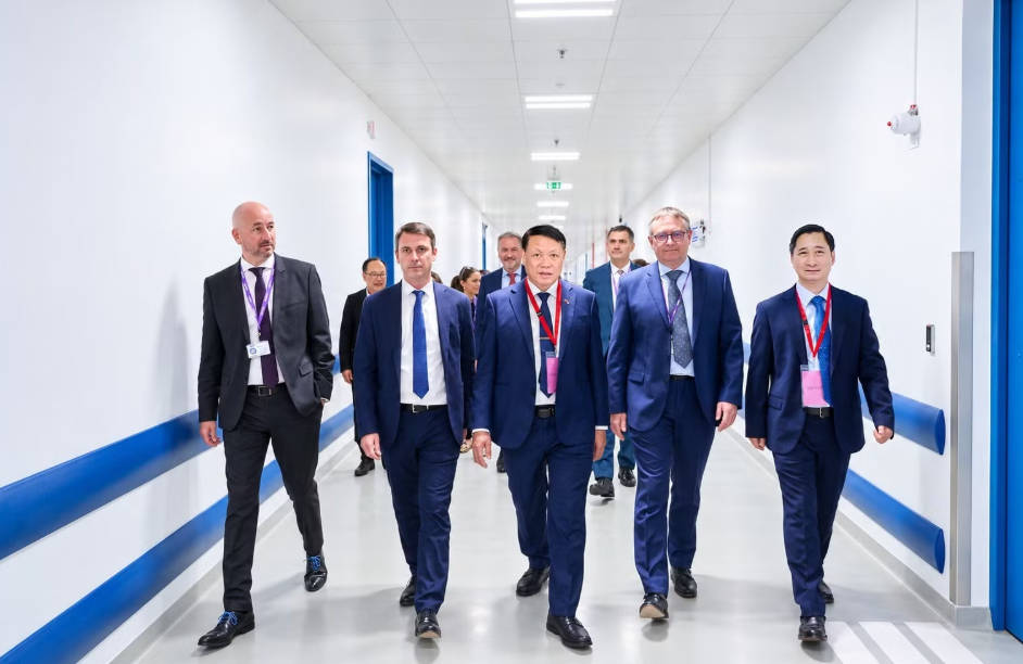 Hợp tác y tế Việt Nam và Pháp VNVC phối hợp Sanofi sản xuất ba loại vắc-xin thế hệ mới quan trọng hàng đầu