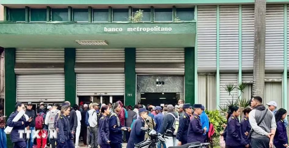 Cuba cải thiện hệ thống ngân hàng để mở rộng dịch vụ