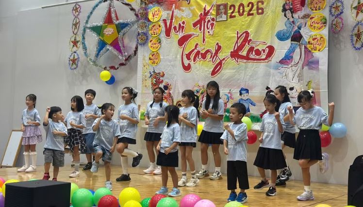 Thiếu nhi người Việt tại Sakai Nhật Bản vui Tết Trung thu