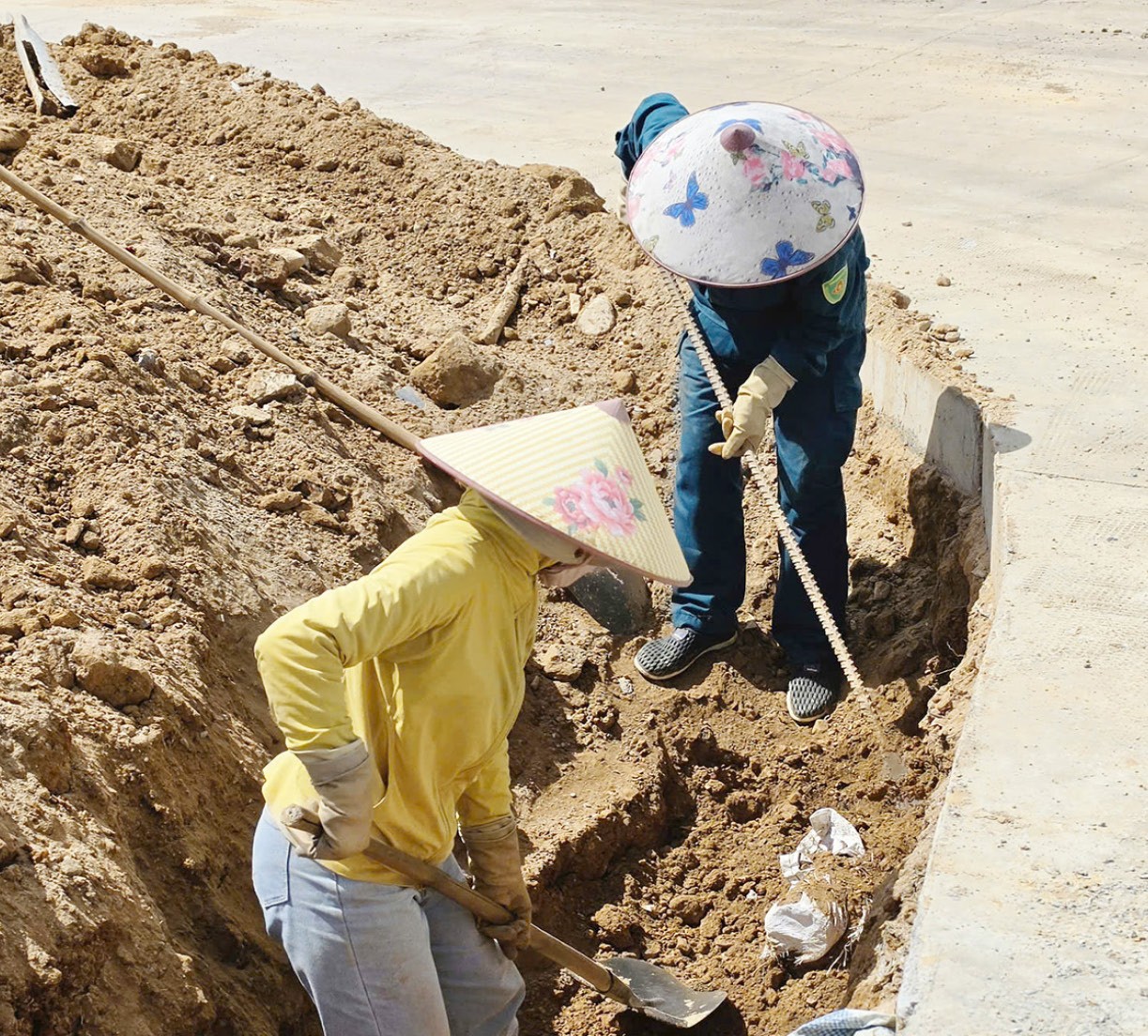 Người dân vùng sạt lở mong sớm an cư