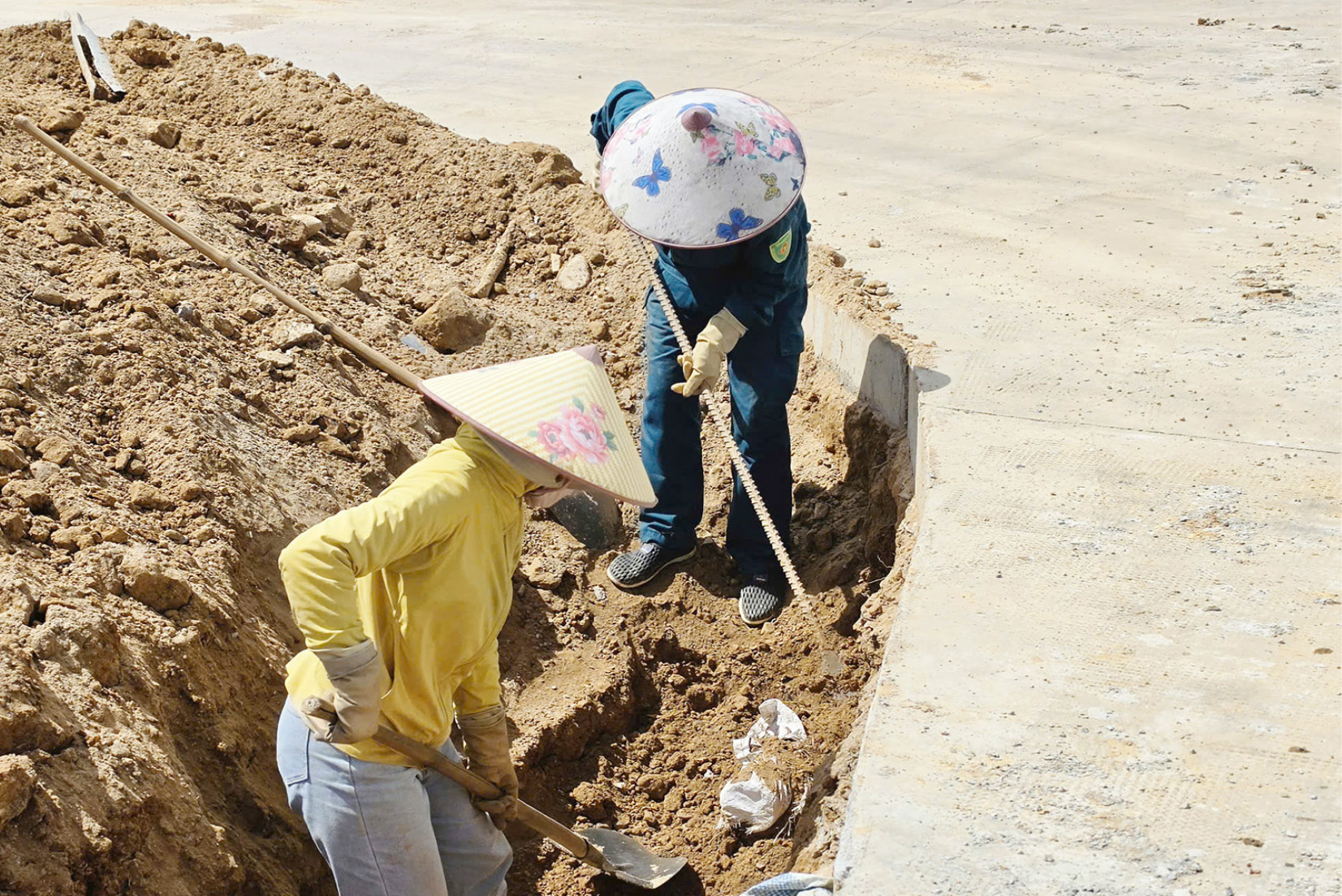 Người dân vùng sạt lở mong sớm an cư