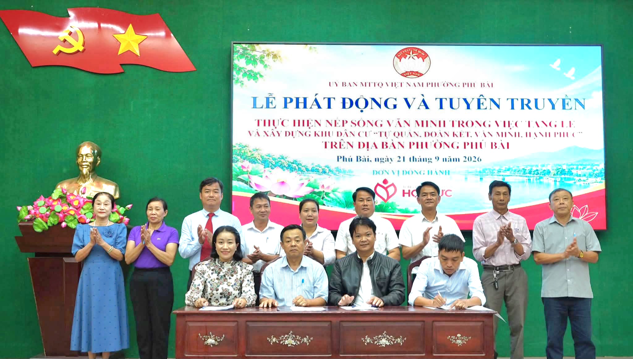 Phú Bài phát động thực hiện nếp sống văn minh