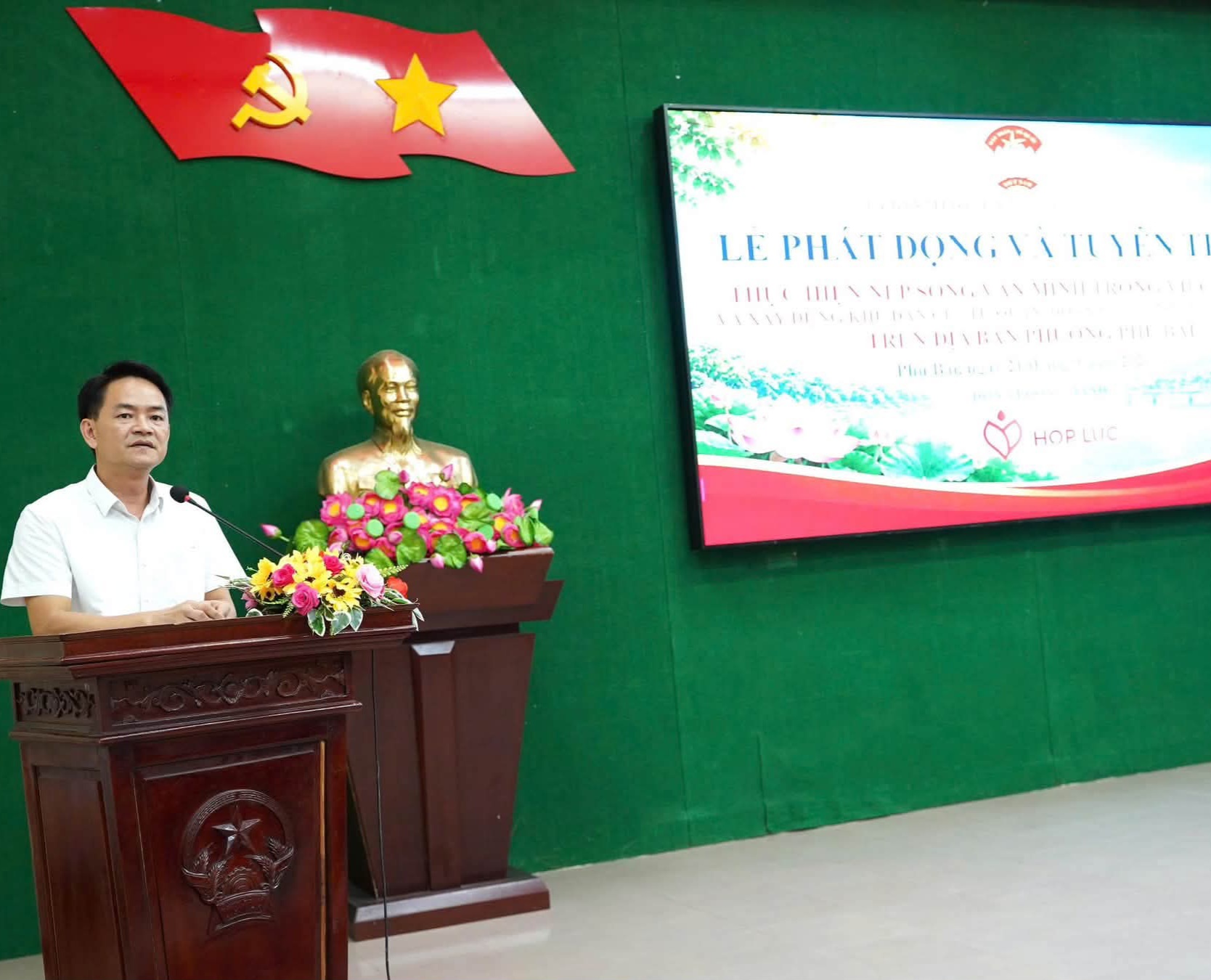 Phú Bài phát động thực hiện nếp sống văn minh
