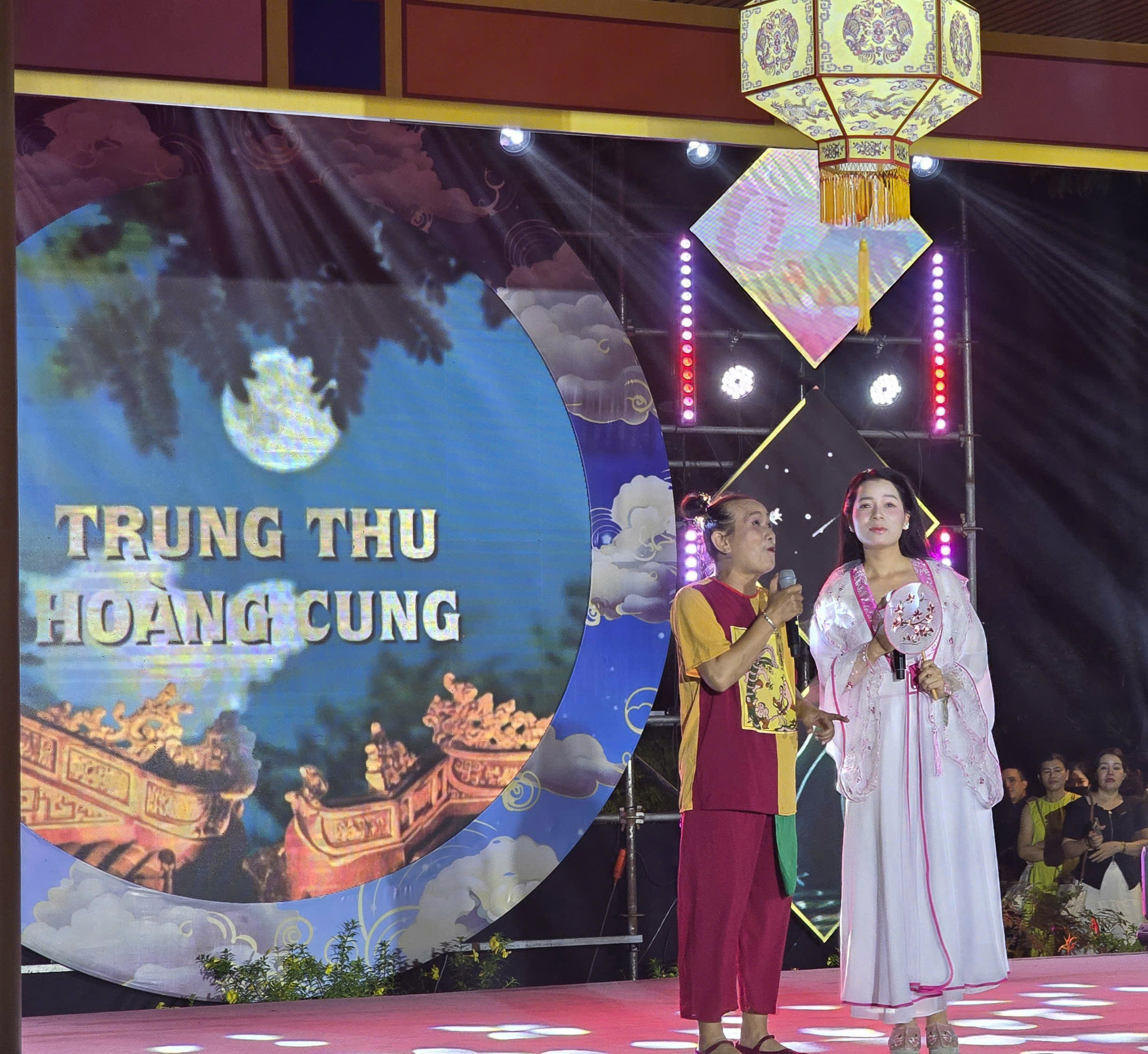 Trung thu Hoàng cung lần đầu tổ chức tại Điện Kiến Trung