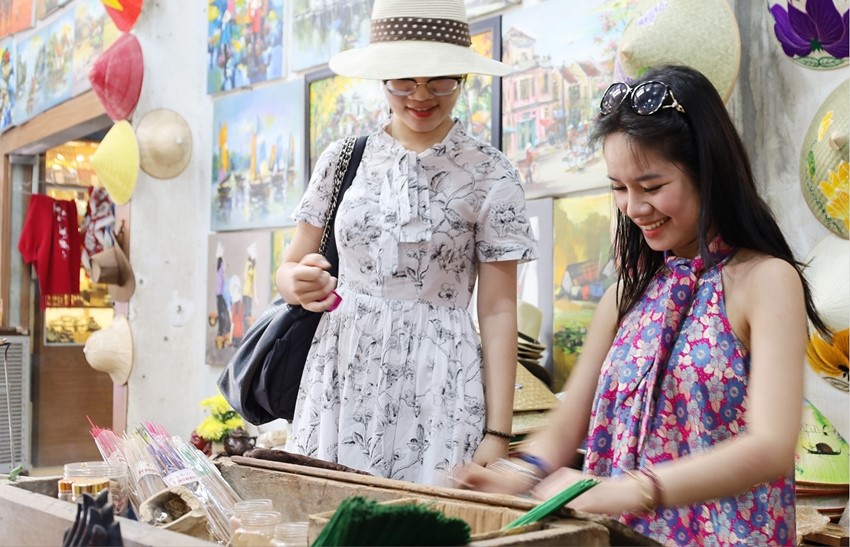 Doanh nghiệp lữ hành và “cuộc chơi” du lịch tự túc