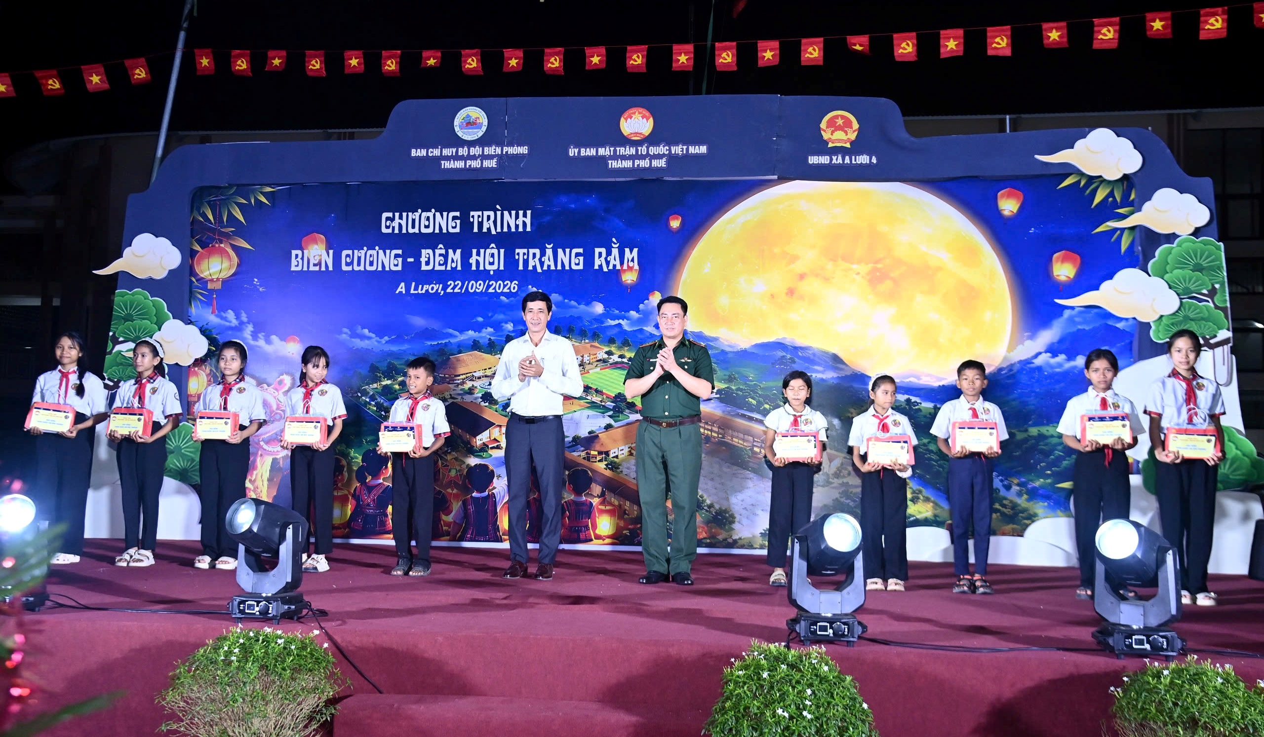 Ấm áp “Biên cương - Đêm hội Trăng rằm”