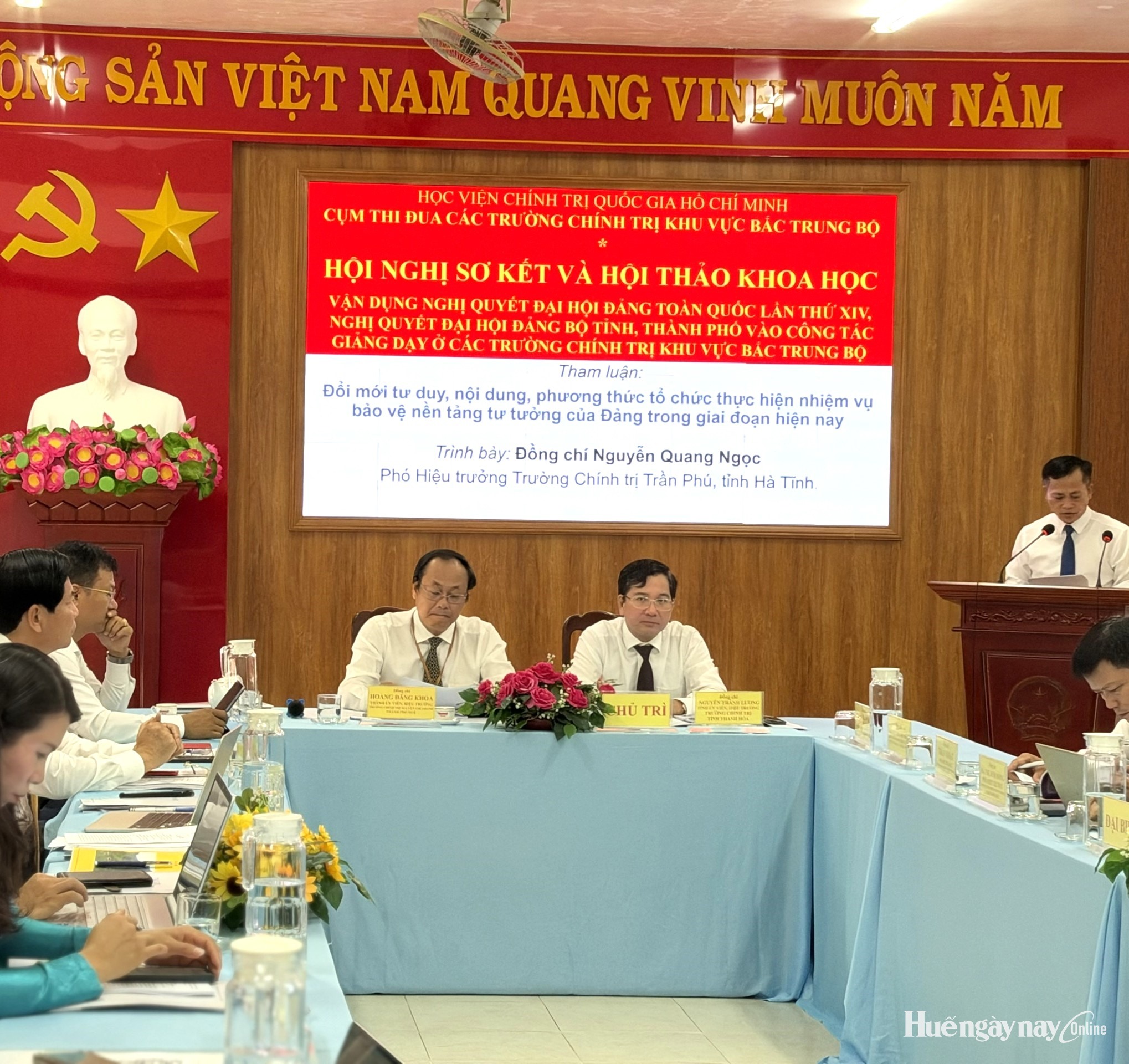 Đưa Nghị quyết của Đảng vào giảng dạy lý luận chính trị