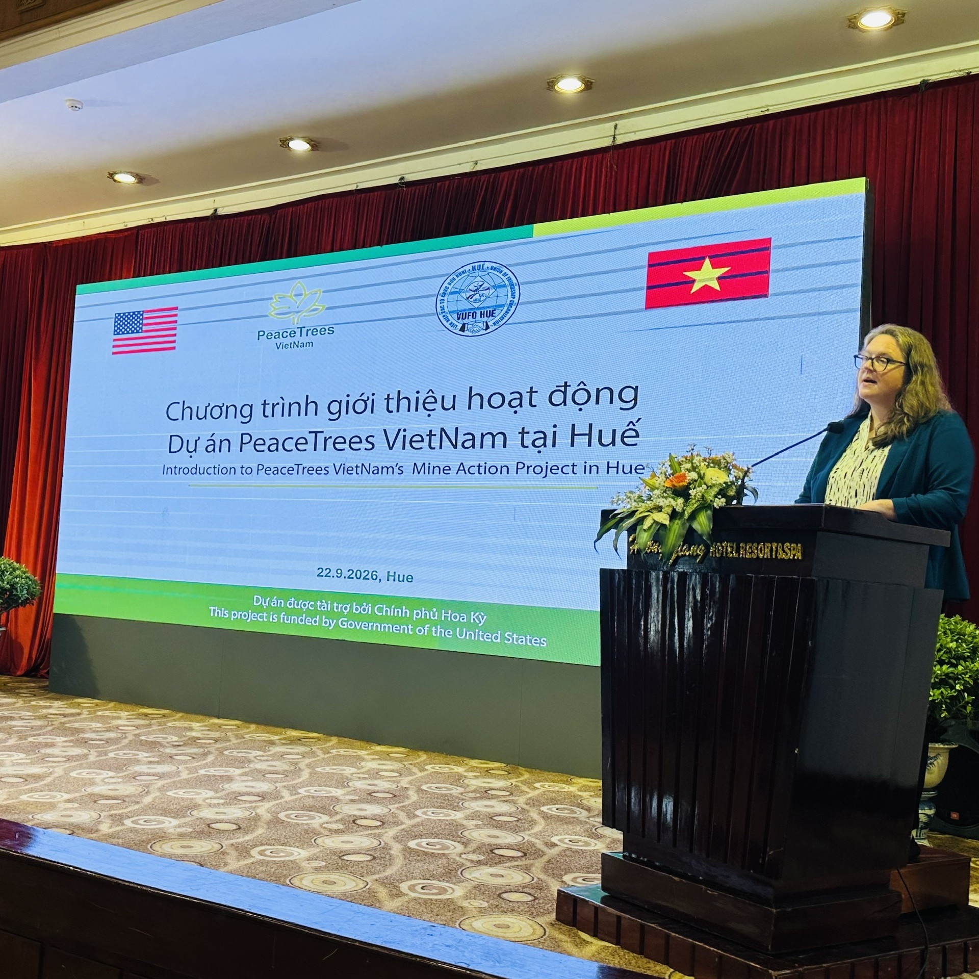 Phối hợp khắc phục hậu quả bom mìn tại Huế