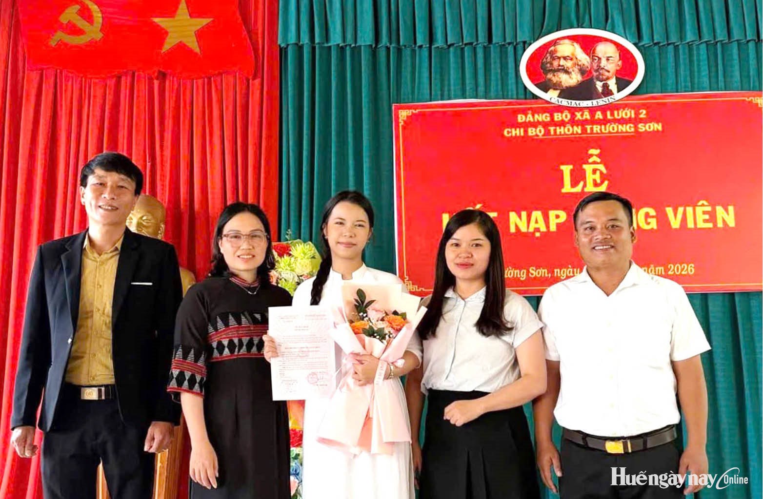 Bồi dưỡng nguồn trẻ cho Đảng