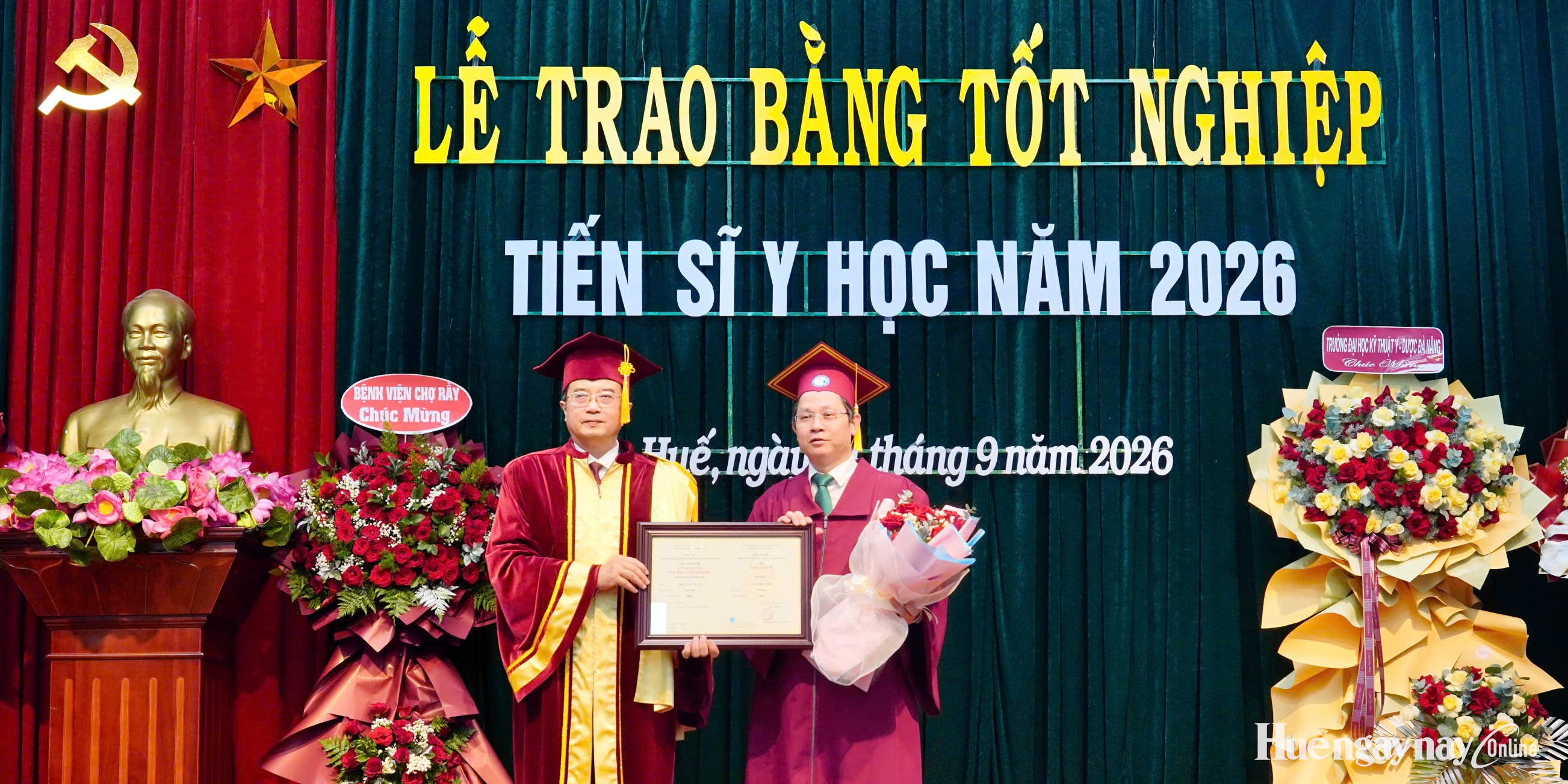 Trường Đại học Y - Dược, Đại học Huế trao bằng cho 8 tân tiến sĩ