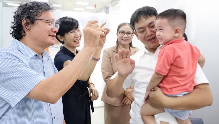 Lần đầu có vaccine phòng tay chân miệng cho trẻ từ 2 tháng tuổi