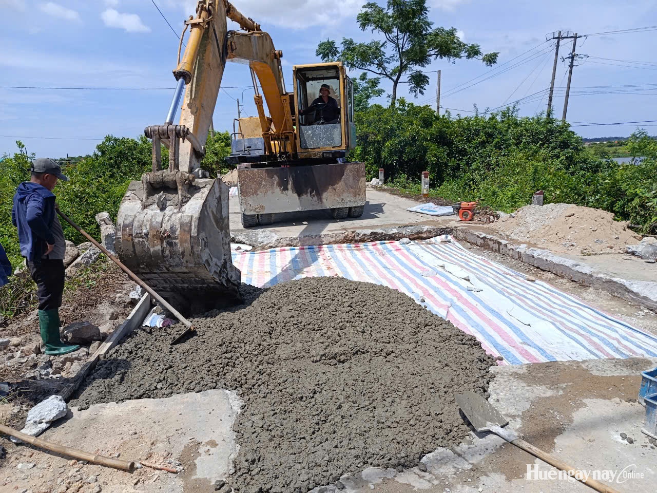 Phân luồng ô tô lưu thông trên Tỉnh lộ 8C