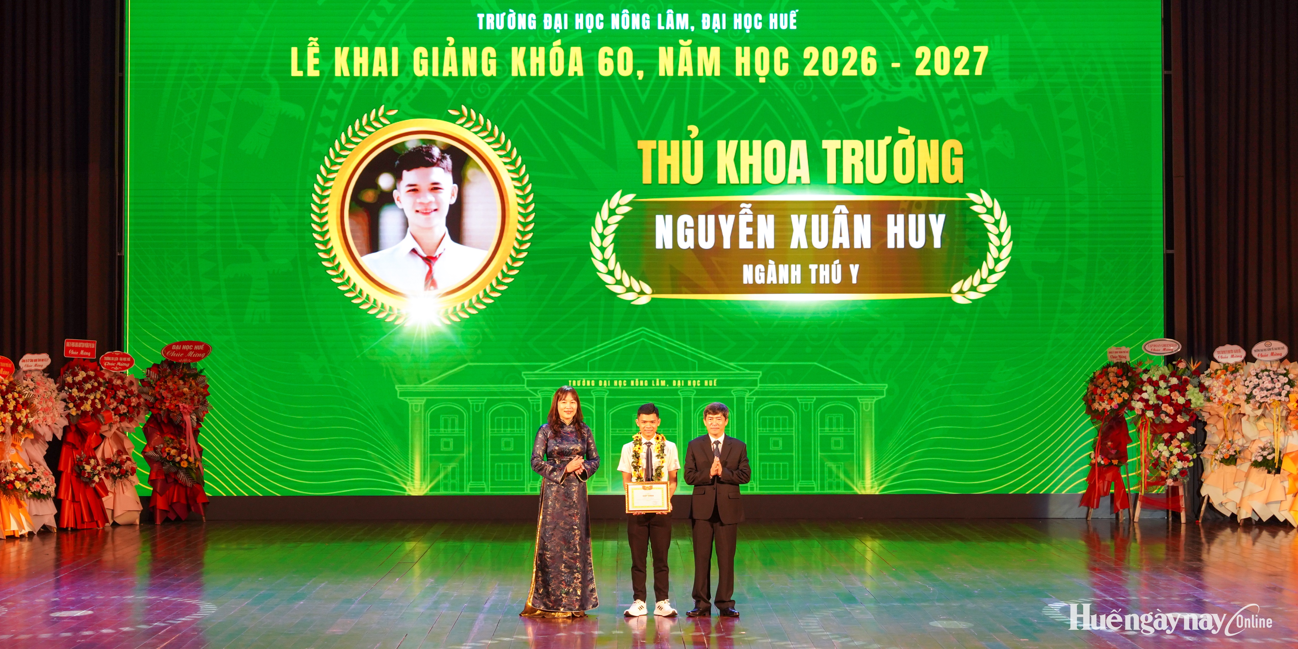 Gần 1 300 tân sinh viên Trường Đại học Nông lâm bước vào năm học mới
