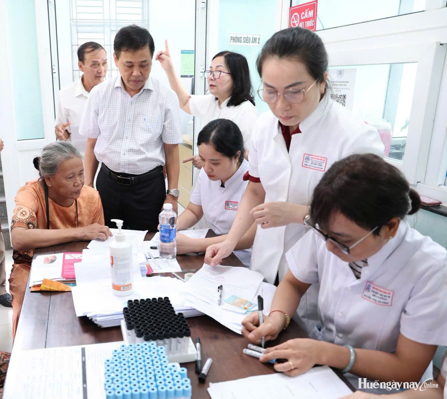 300 người dân phường Phong Phú được khám sức khỏe, sàng lọc ung thư miễn phí