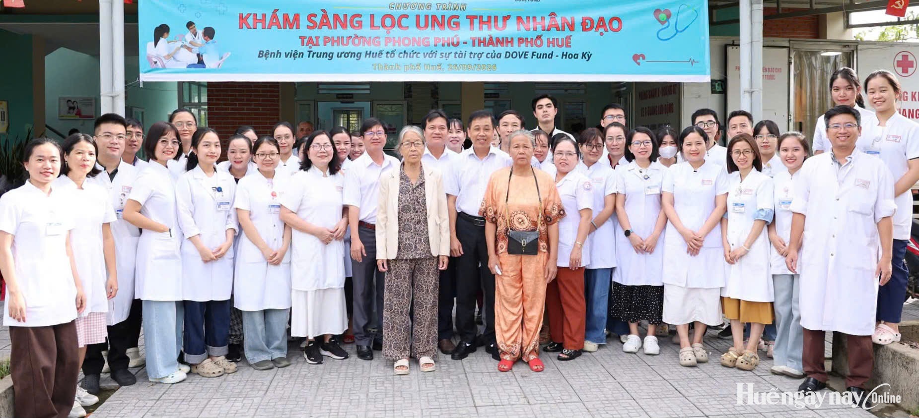 300 người dân phường Phong Phú được khám sức khỏe, sàng lọc ung thư miễn phí