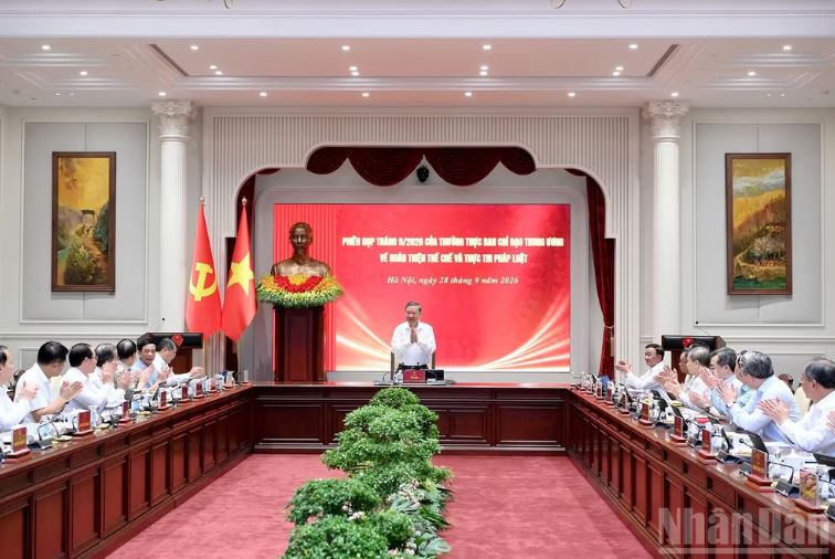 Xây dựng pháp luật và thực thi pháp luật phải là một chỉnh thể thống nhất