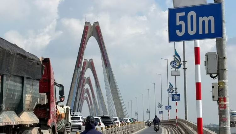 Rà soát, bổ sung biển báo phục vụ xử phạt vi phạm khoảng cách an toàn