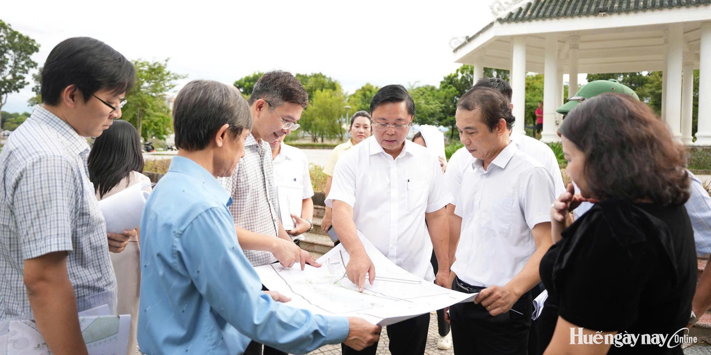 Nghiên cứu mở không gian dịch vụ, du lịch dọc trục sông Đông Ba