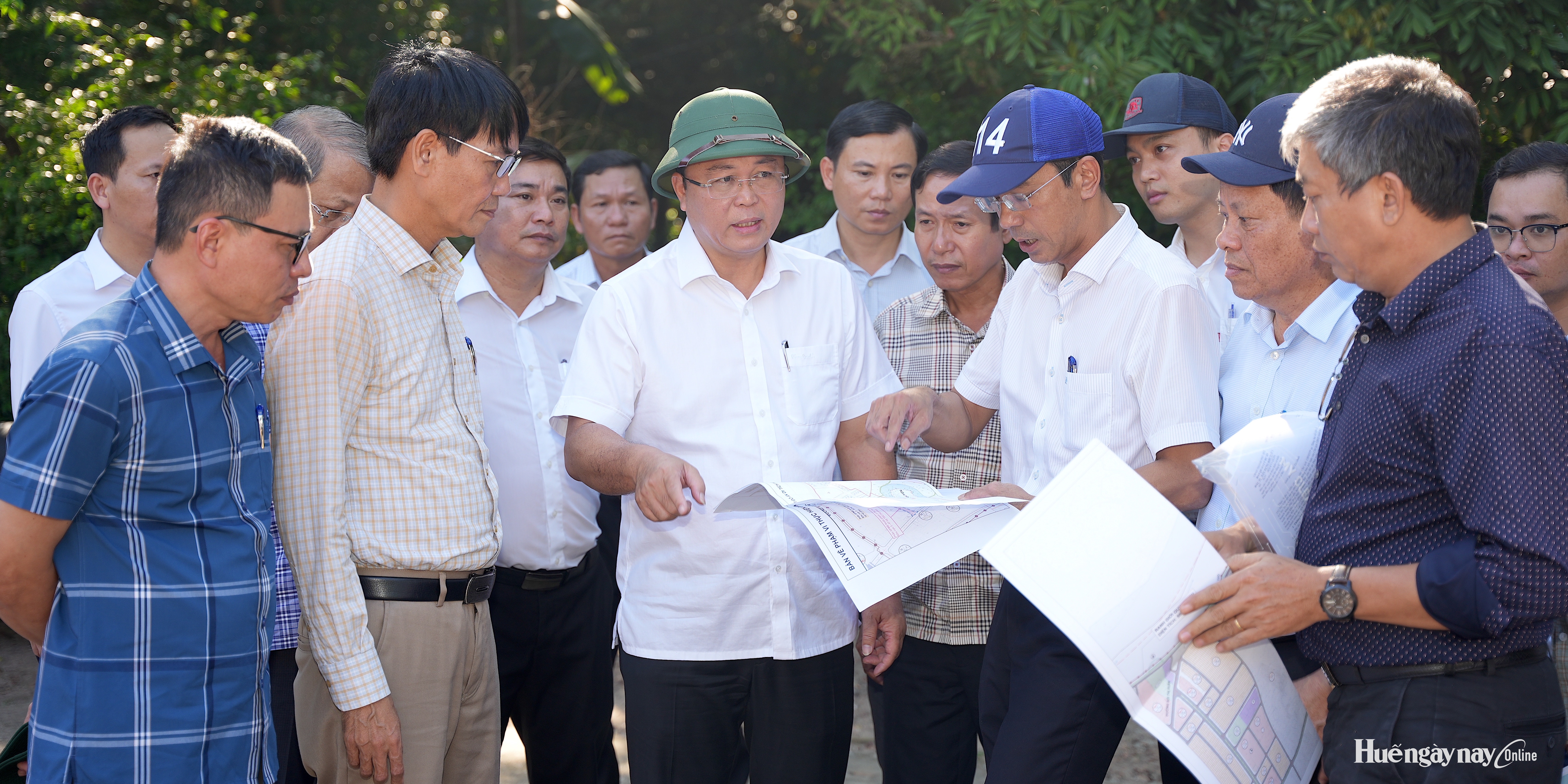 Phó Bí thư Thành ủy, Chủ tịch UBND thành phố Lê Trí Thanh khảo sát các điểm di tích nhằm mở hướng khai thác văn hóa