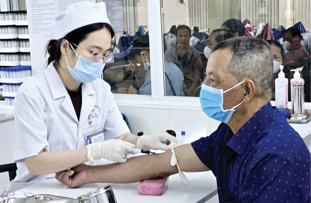 Gỡ khó nhân lực cho y tế cơ sở