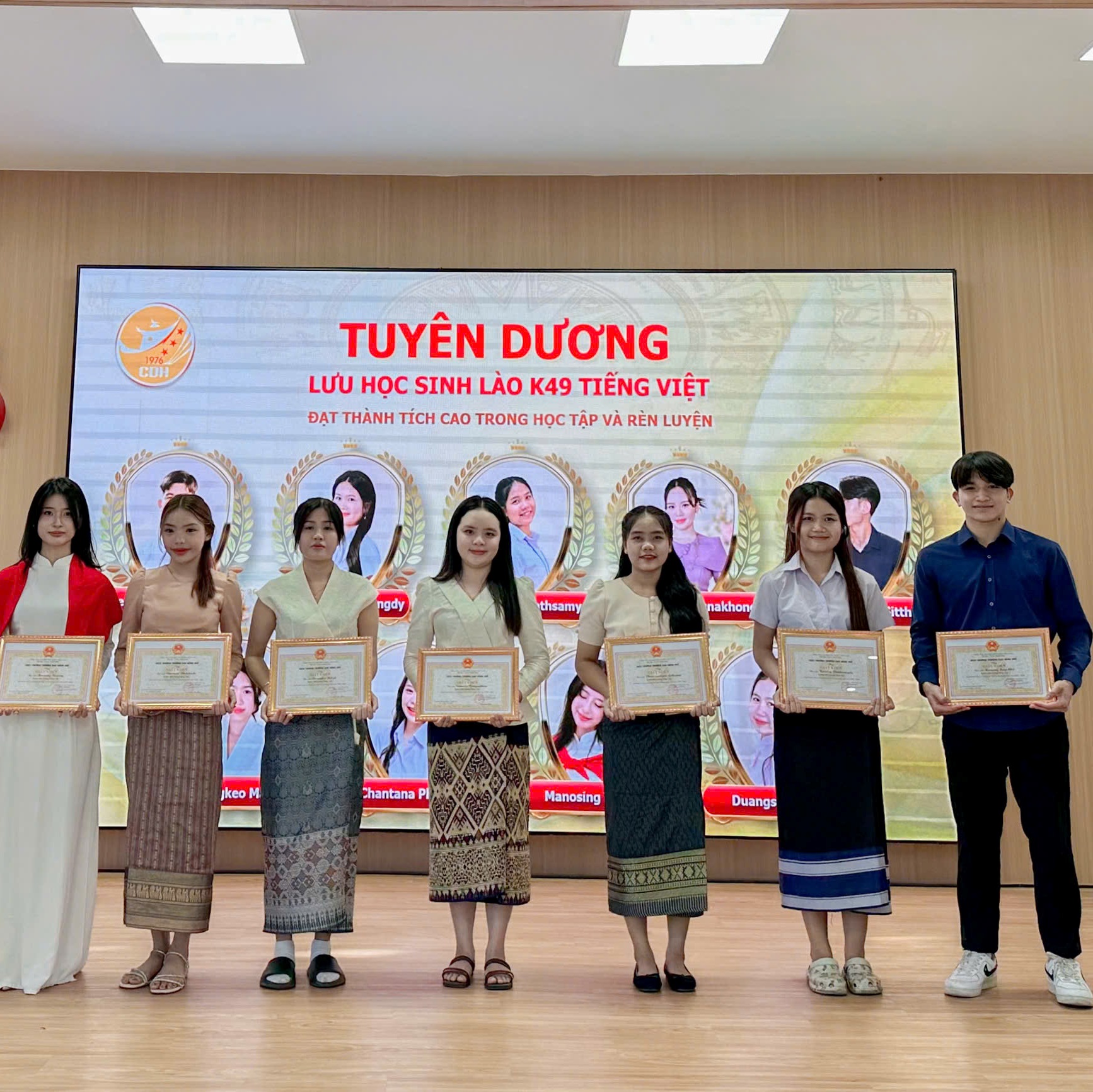 Đào tạo tiếng Việt gắn với học chuyên ngành cho lưu học sinh Lào