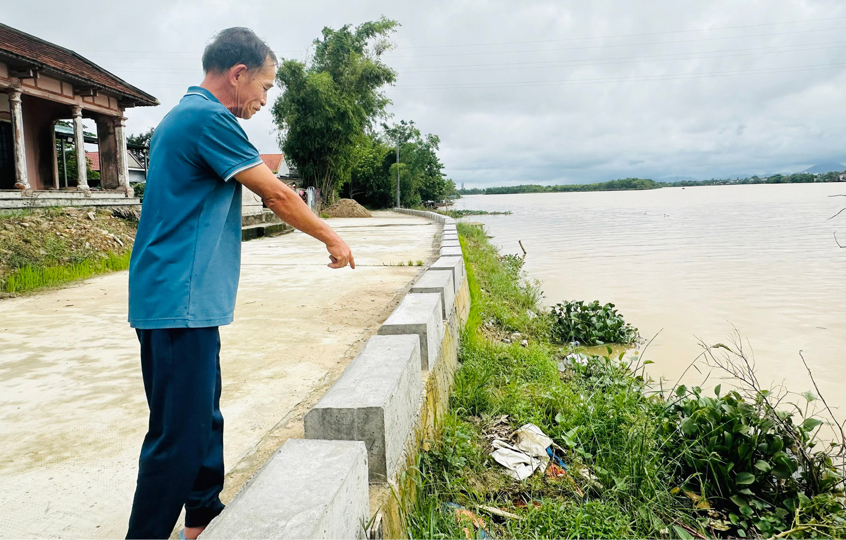 Cần thêm kè chống sạt lở bờ sông Hương