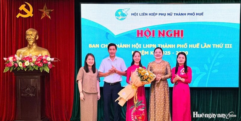 Đồng chí Dương Thị Thu Truyền được bầu giữ chức Phó Chủ tịch Hội Liên hiệp Phụ nữ thành phố Huế