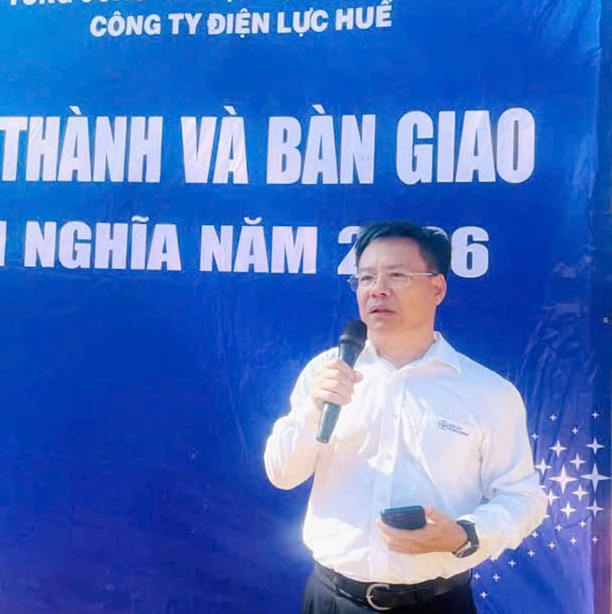 Công ty Điện lực Huế bàn giao 5 nhà tình nghĩa