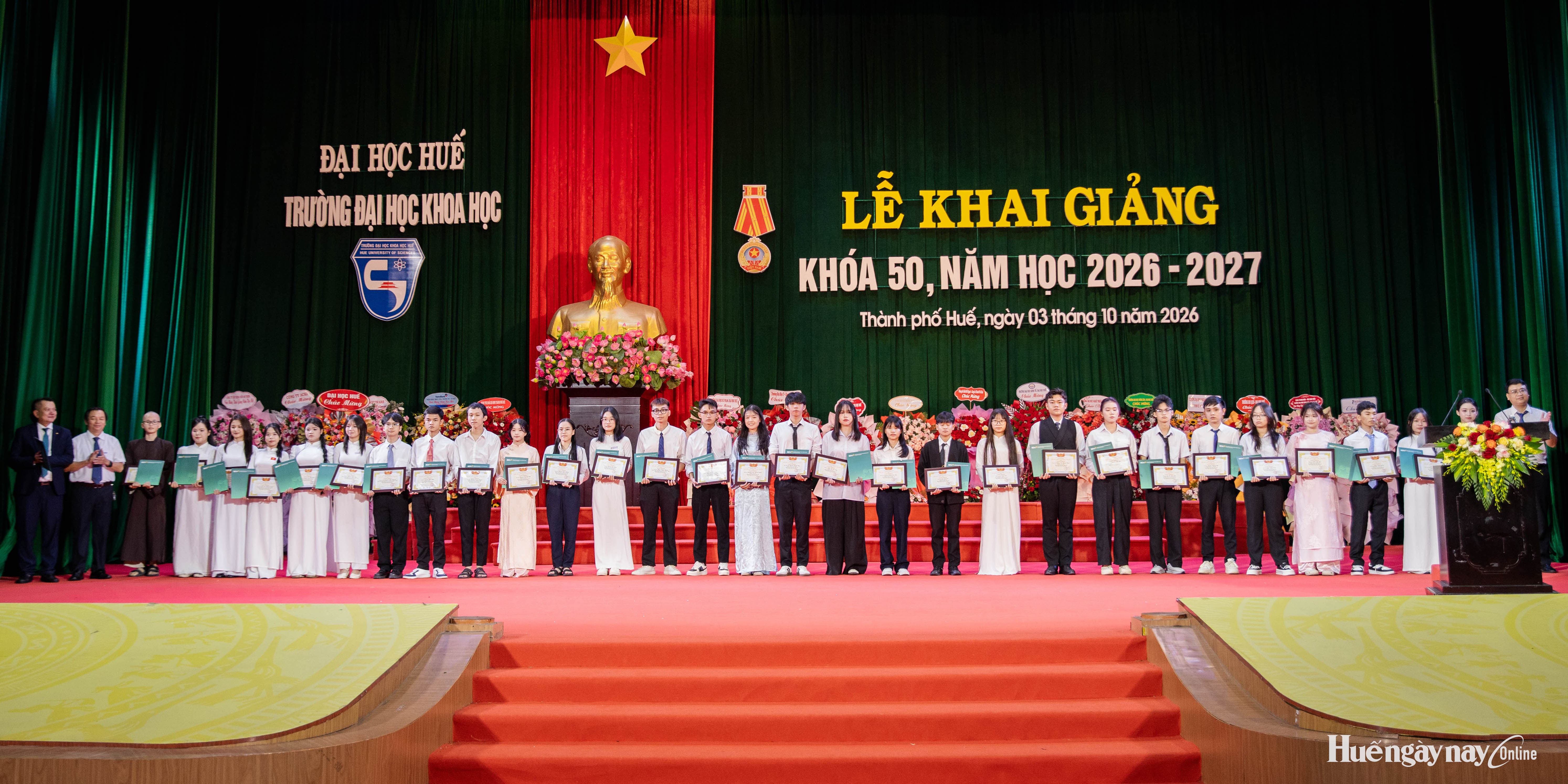 1 927 tân sinh viên Trường Đại học Khoa học bước vào năm học mới