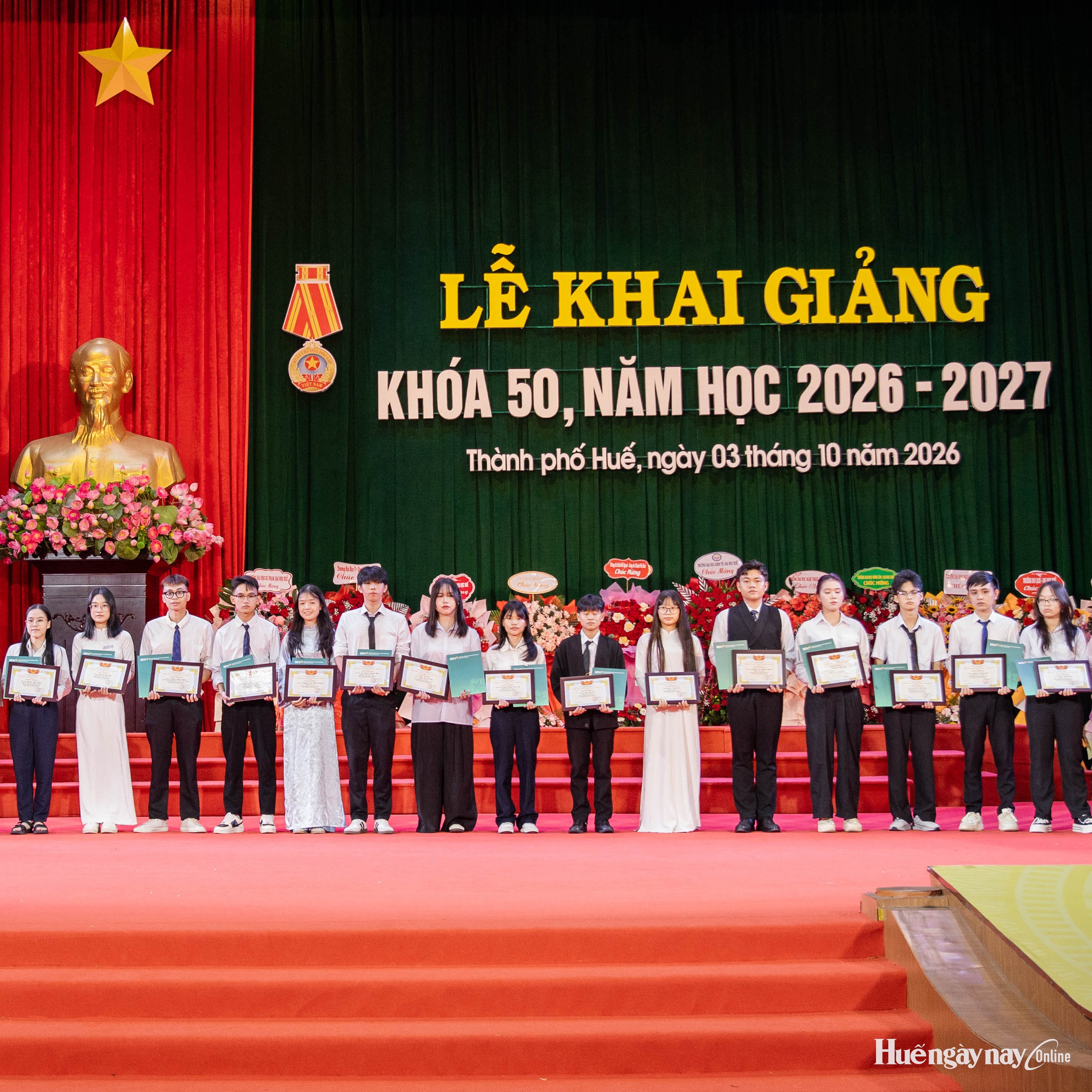 1 927 tân sinh viên Trường Đại học Khoa học bước vào năm học mới