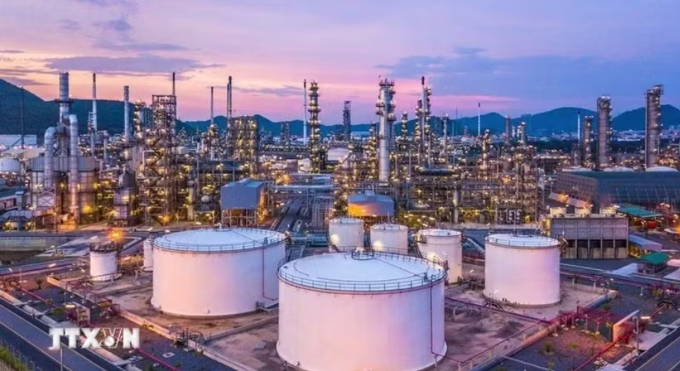OPEC+ nhất trí giữ nguyên sản lượng dầu mỏ trong tháng 11